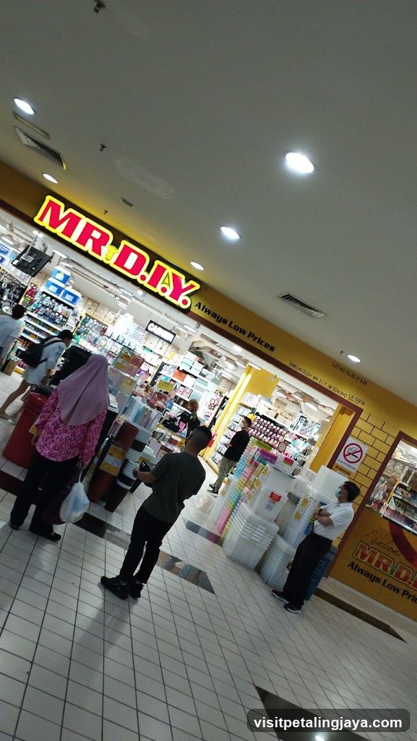 MR.D.I.Y. Store Interior