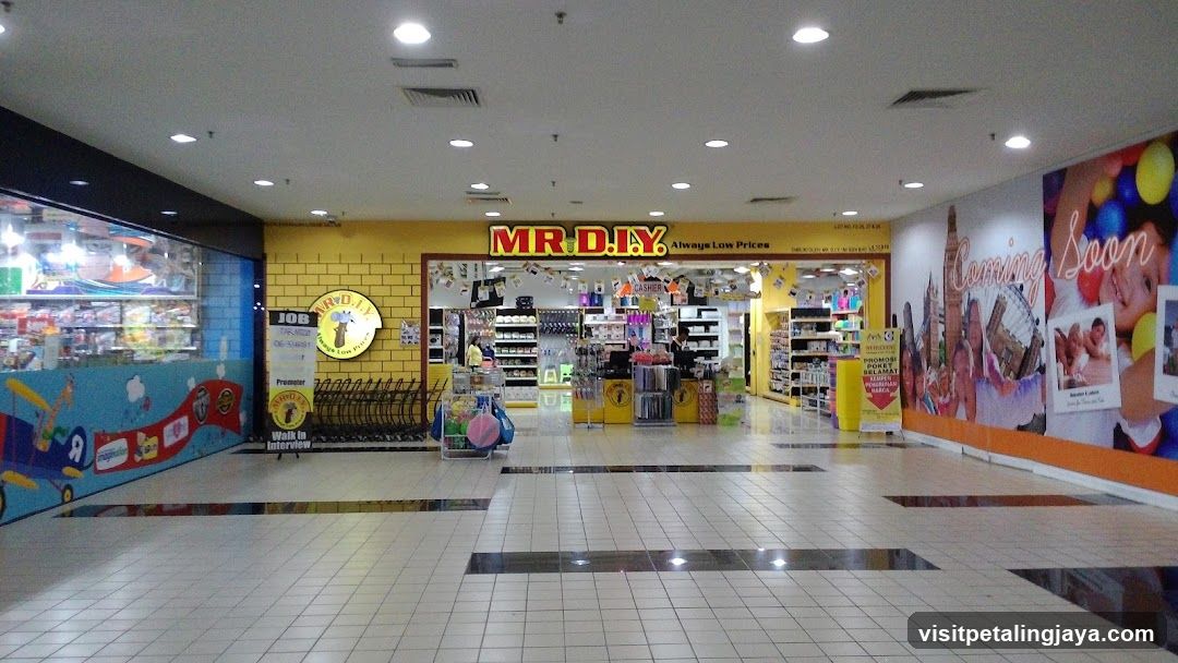 MR.DIY Storefront Interior