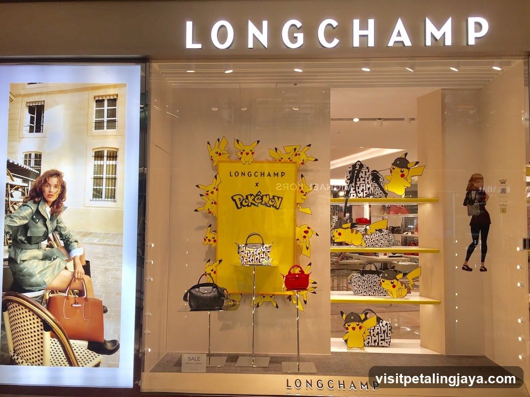 Longchamp Storefront Display