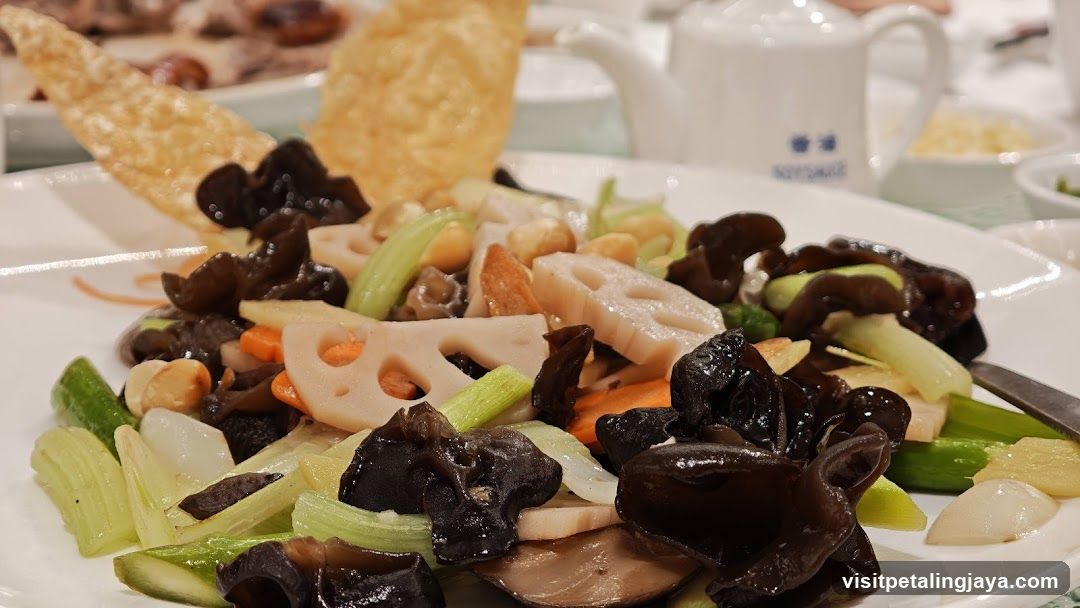 Stir-fried Vegetables with Wood Ear Mushrooms