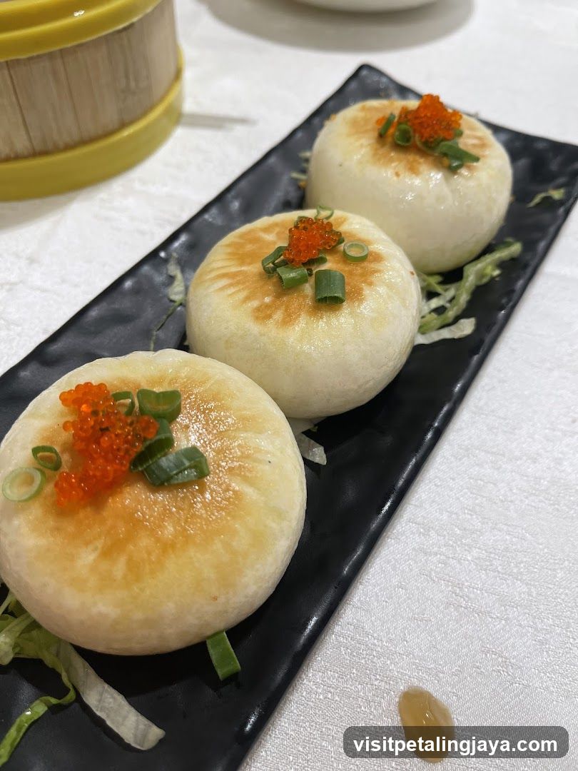 Pan-fried Buns with Roe and Scallions