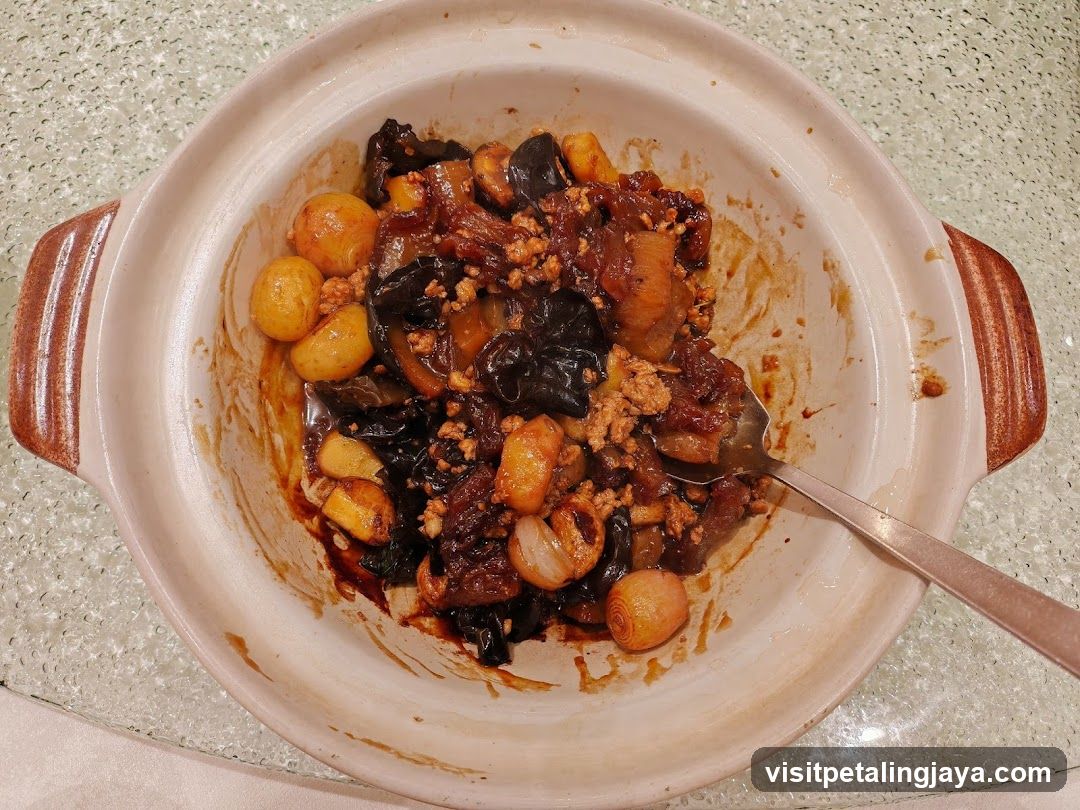 Claypot Dish with Meat and Vegetables