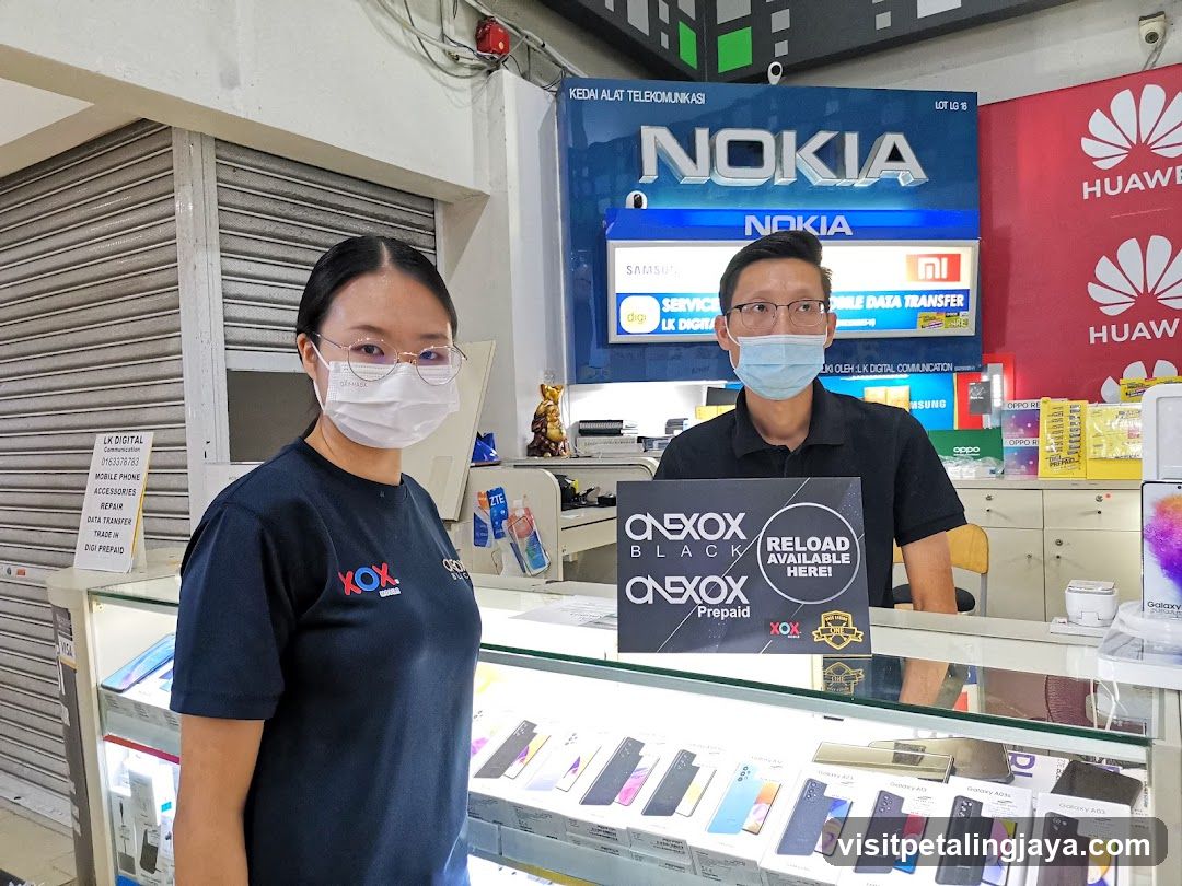 Mobile Phone Store Staff