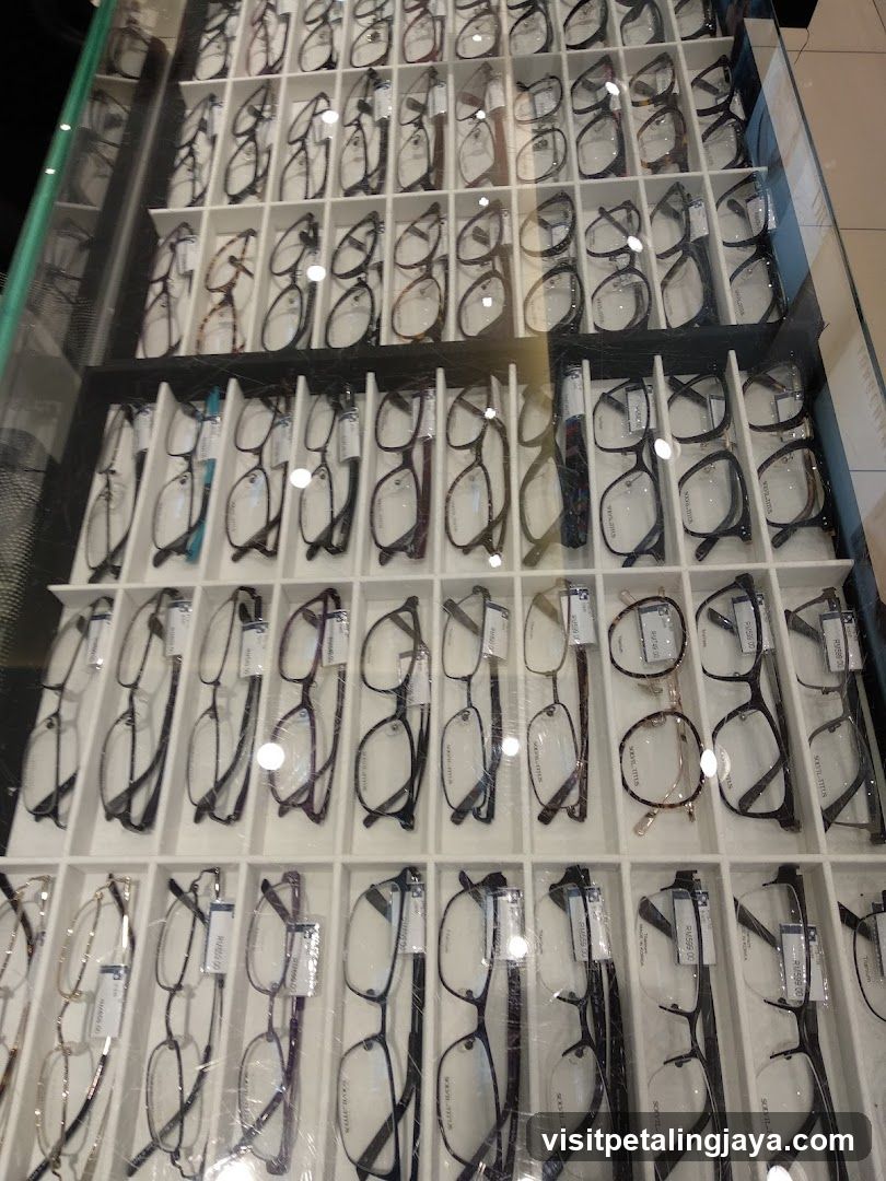 Eyeglasses Display
