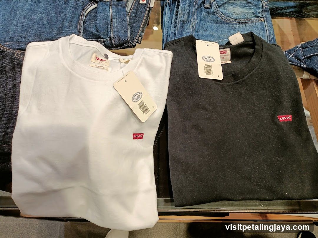 Levi's T-shirts