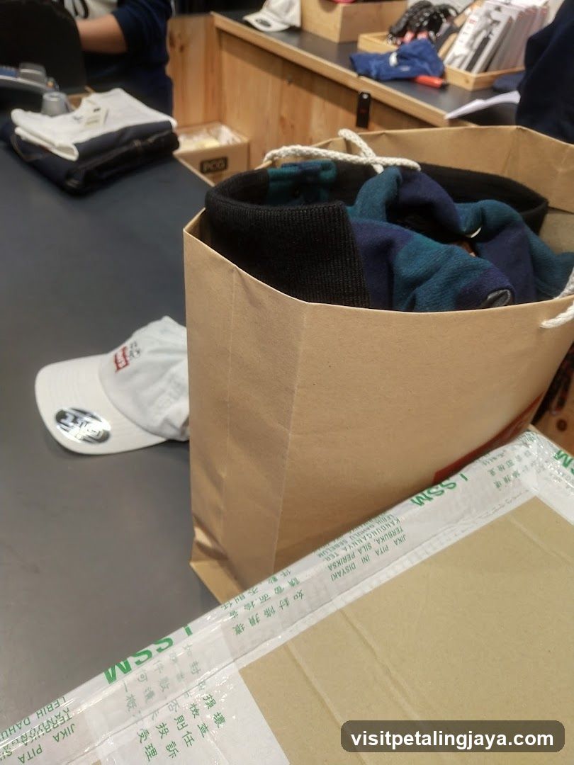 Shopping Bag and Cap