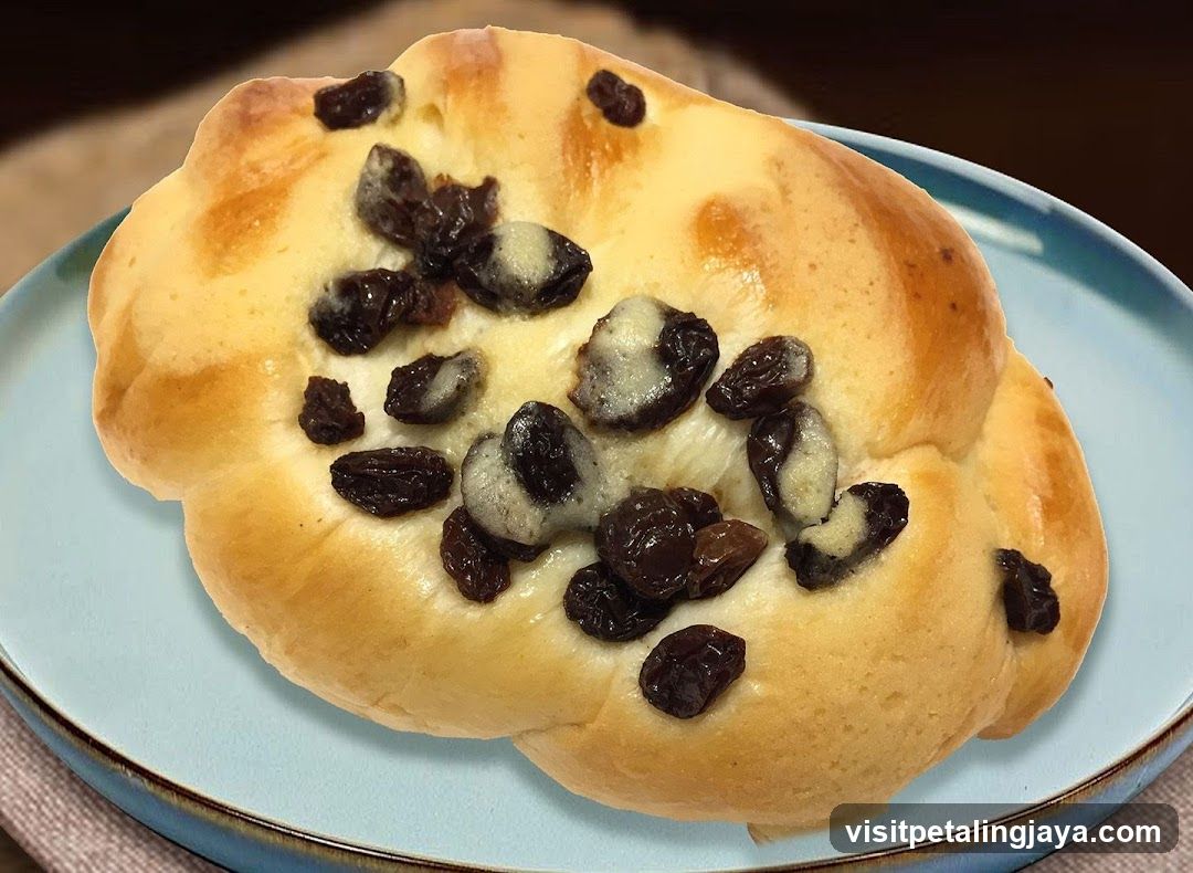 Raisin and Cream Cheese Pastry