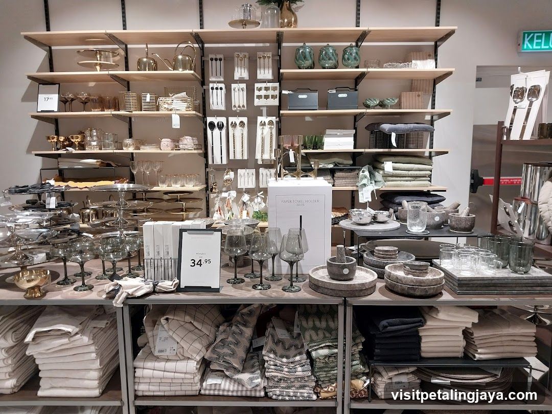 Home Goods Display
