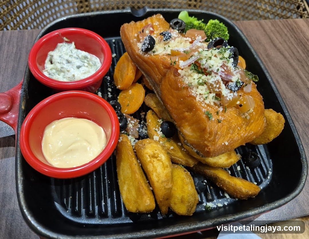 Salmon with Fries and Dips