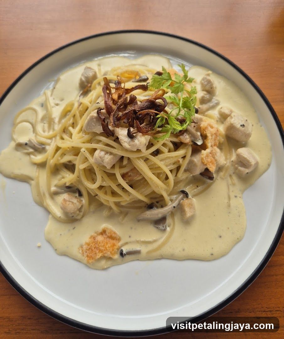 Creamy Pasta with Chicken and Mushrooms