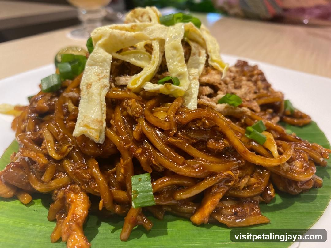Noodles with Egg and Crispy Toppings