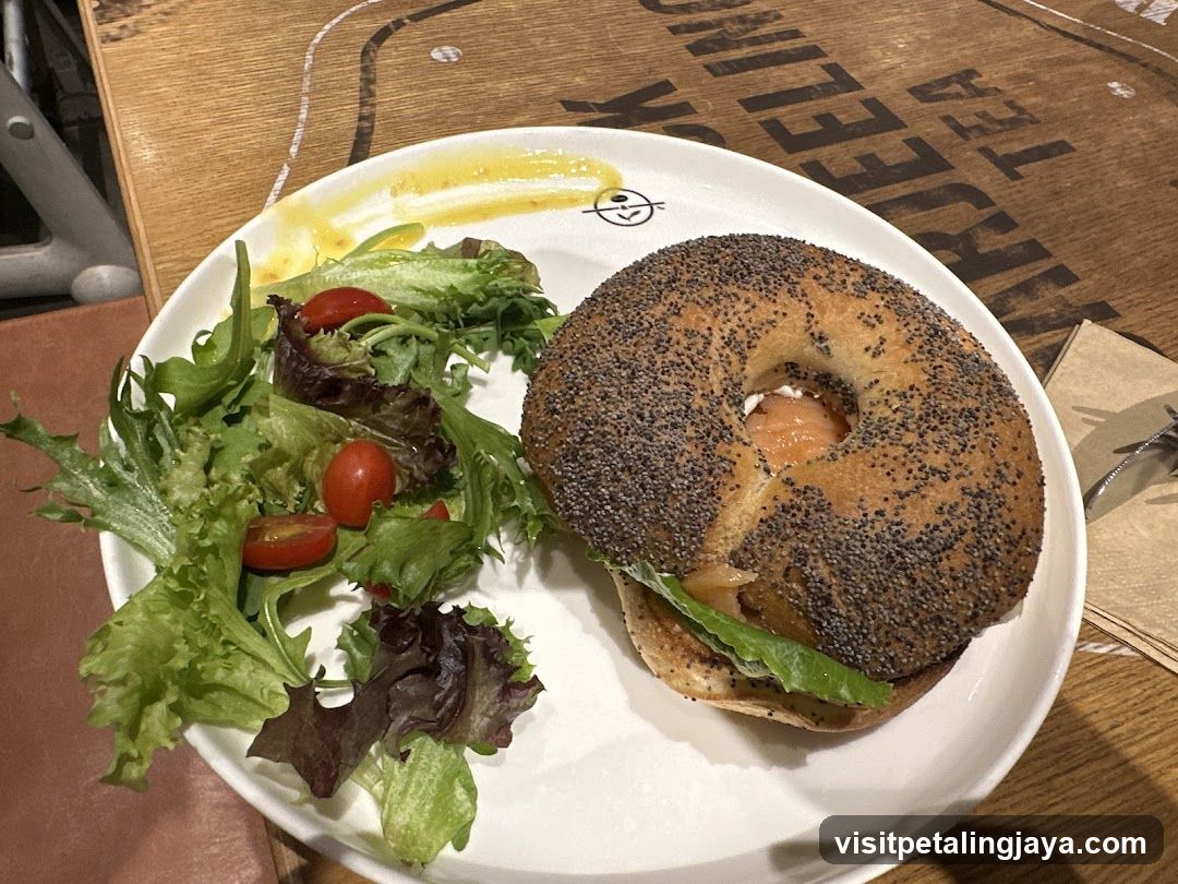 Smoked Salmon Bagel with Salad