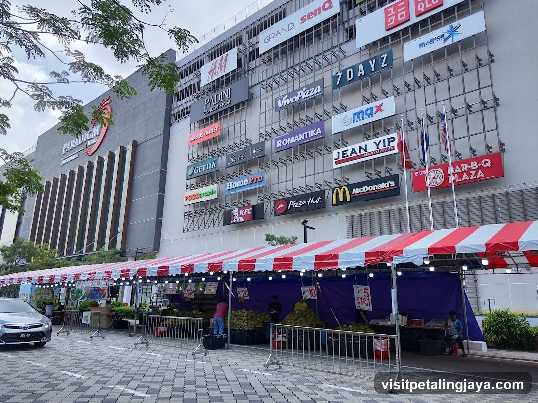Outdoor Market in Front of Paradigm Mall