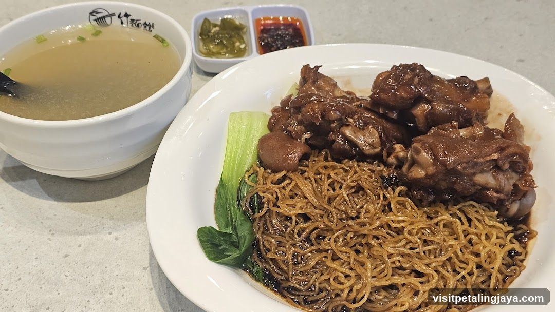 Braised Pork Knuckle Noodles