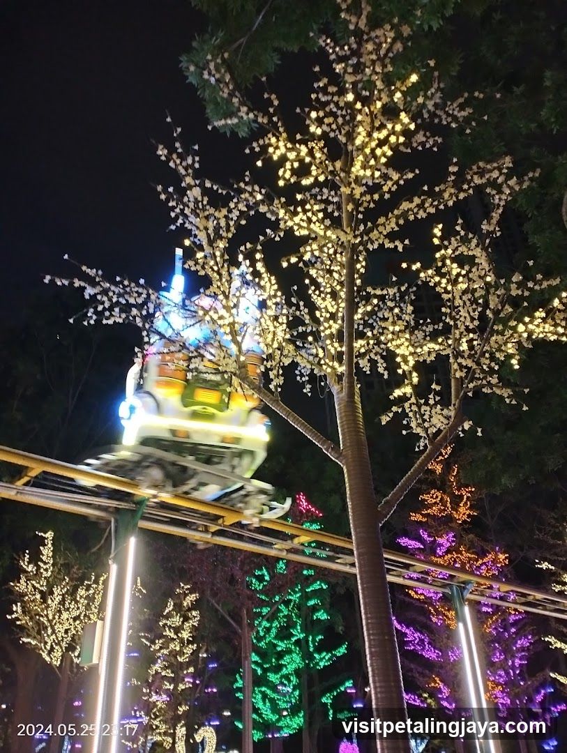 Ferris Wheel • I-City Park