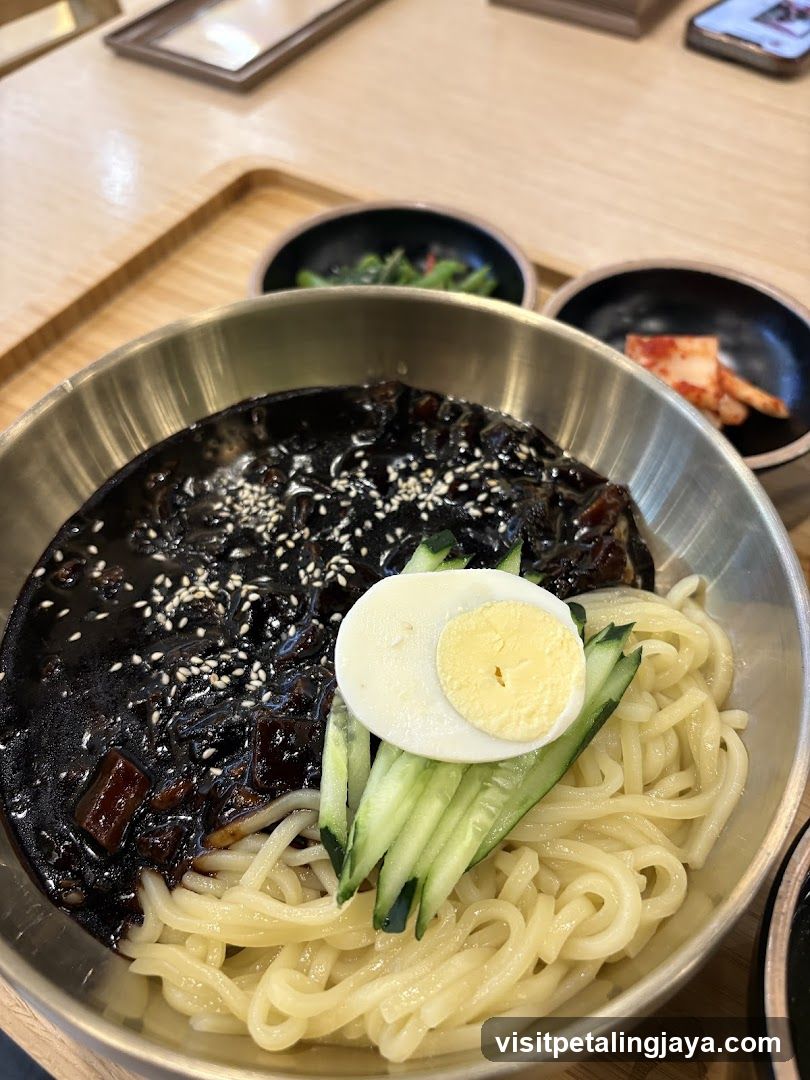 Jajangmyeon with Side Dishes