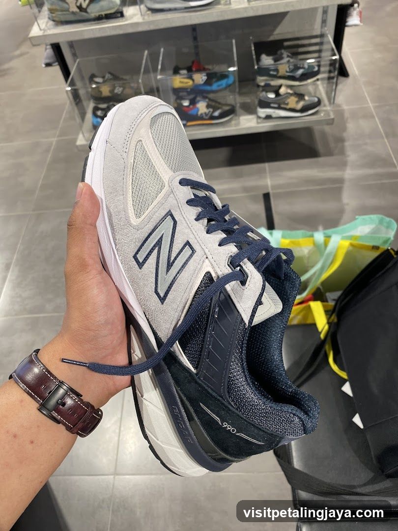 New Balance Sneaker