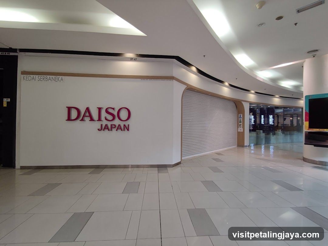 DAISO Paradigm Mall