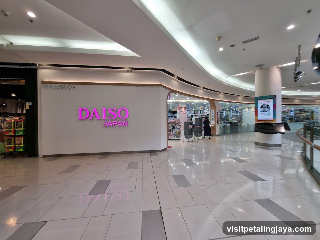 DAISO Paradigm Mall