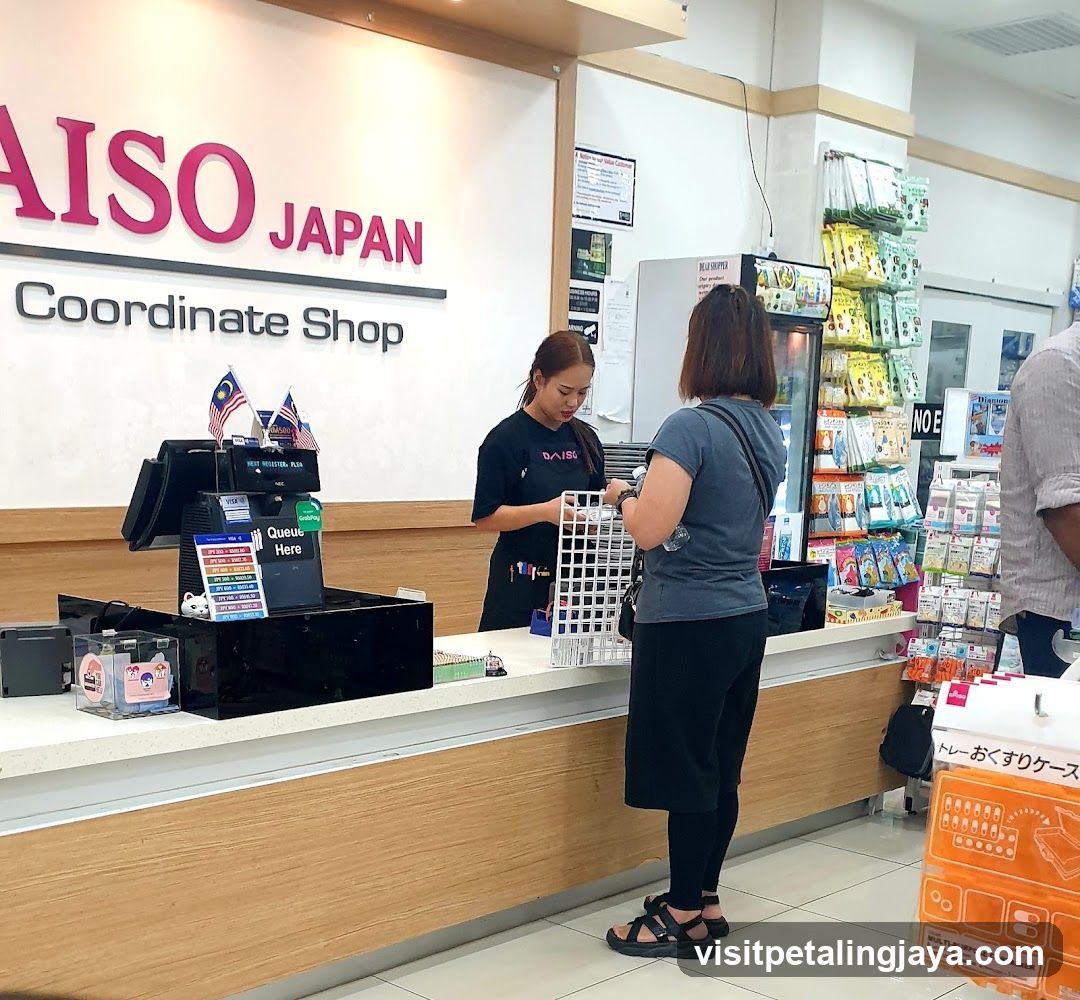 Daiso Japan Coordinate Shop Checkout