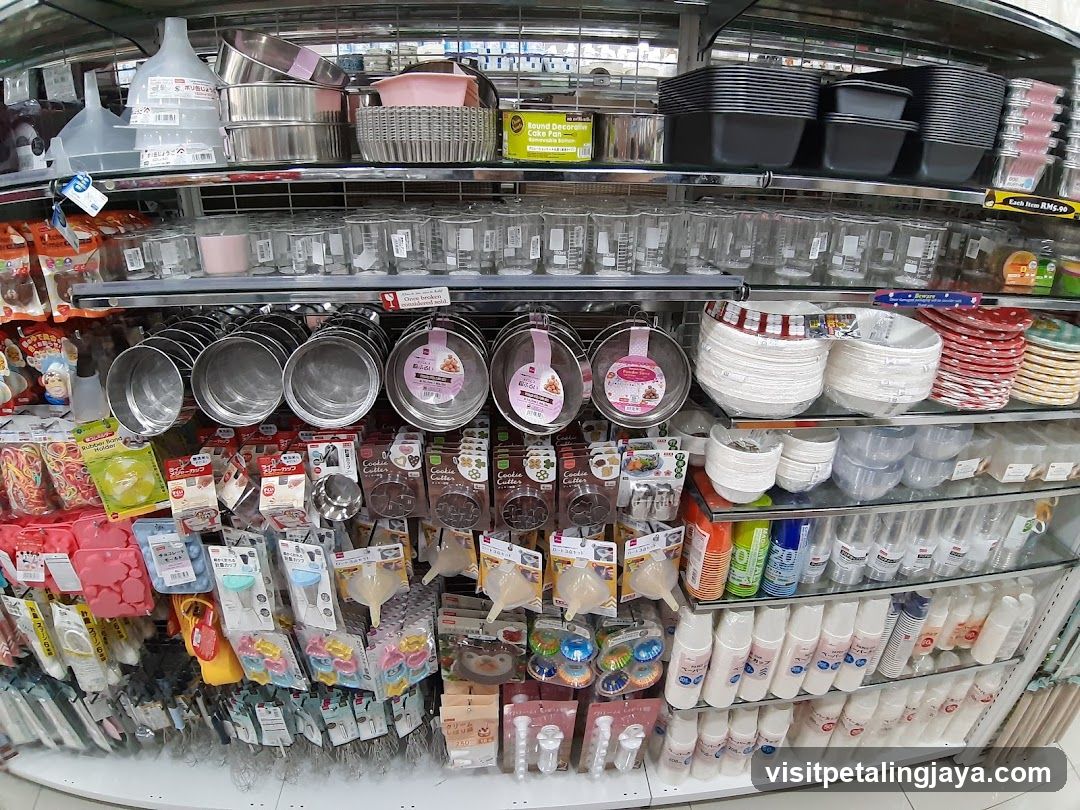 Kitchenware and Storage Items