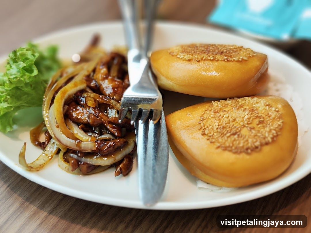 Savory Steamed Buns with Stir-Fried Meat and Onions