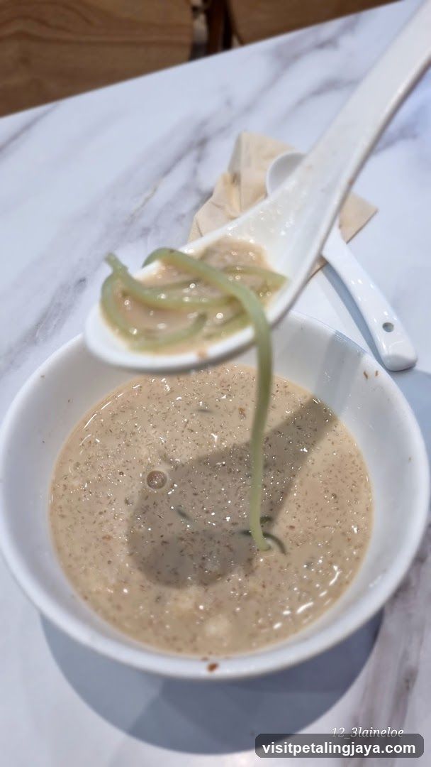 Dessert with Green Noodles