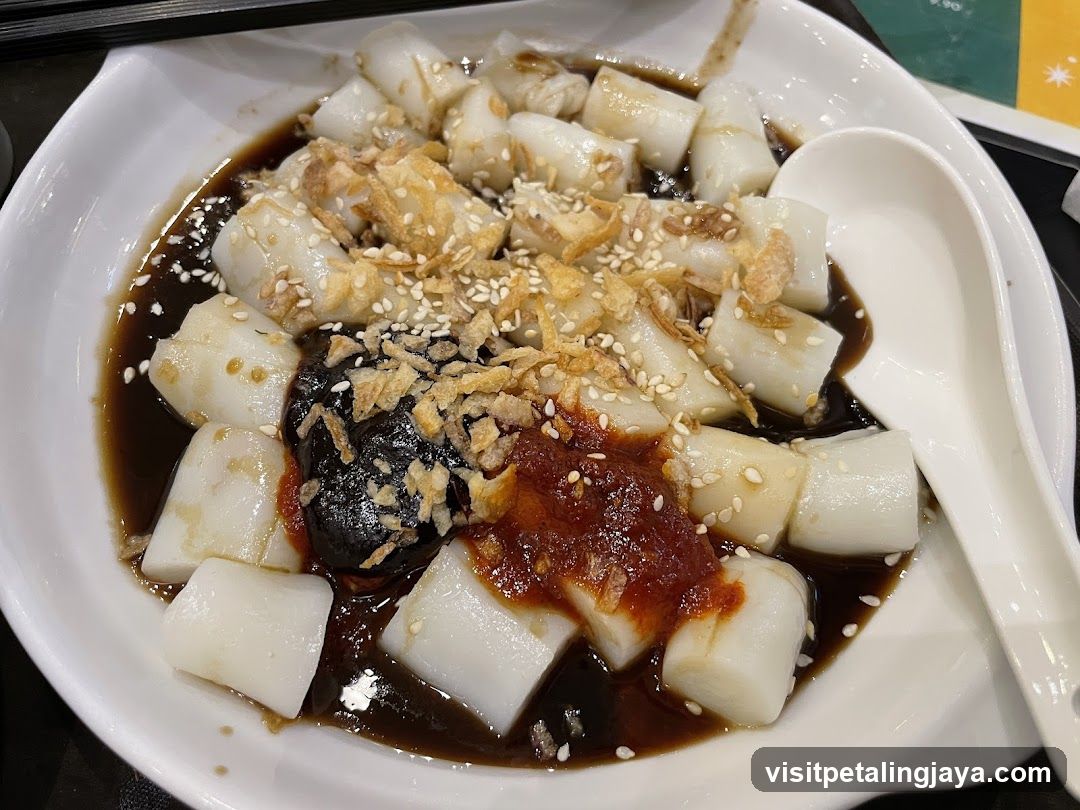 Rice Noodle Rolls with Sauce