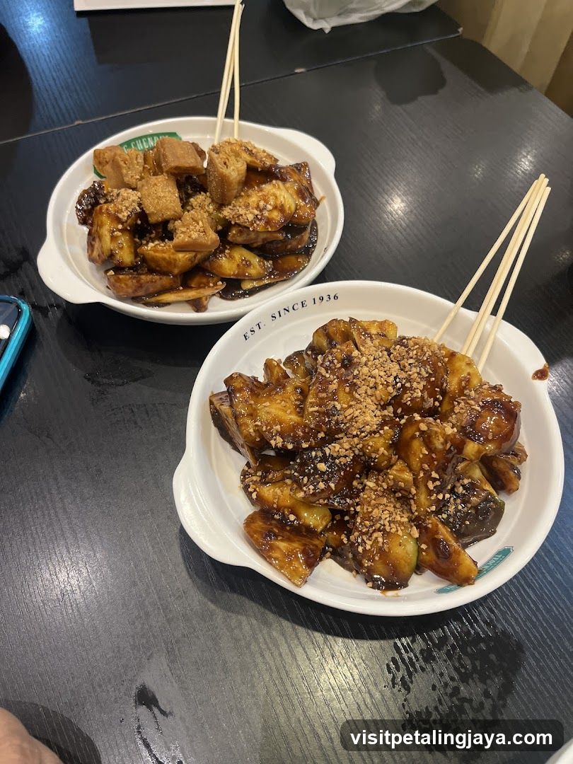 Two bowls of Rojak