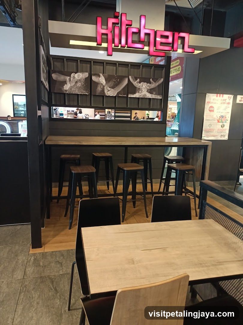 Kitchen Seating Area