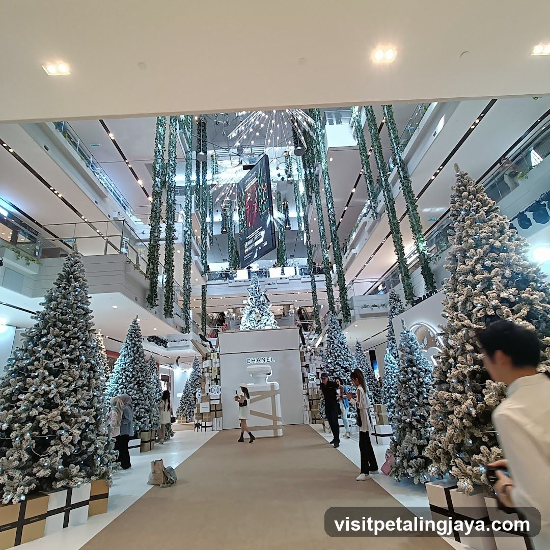 Chanel Holiday Display