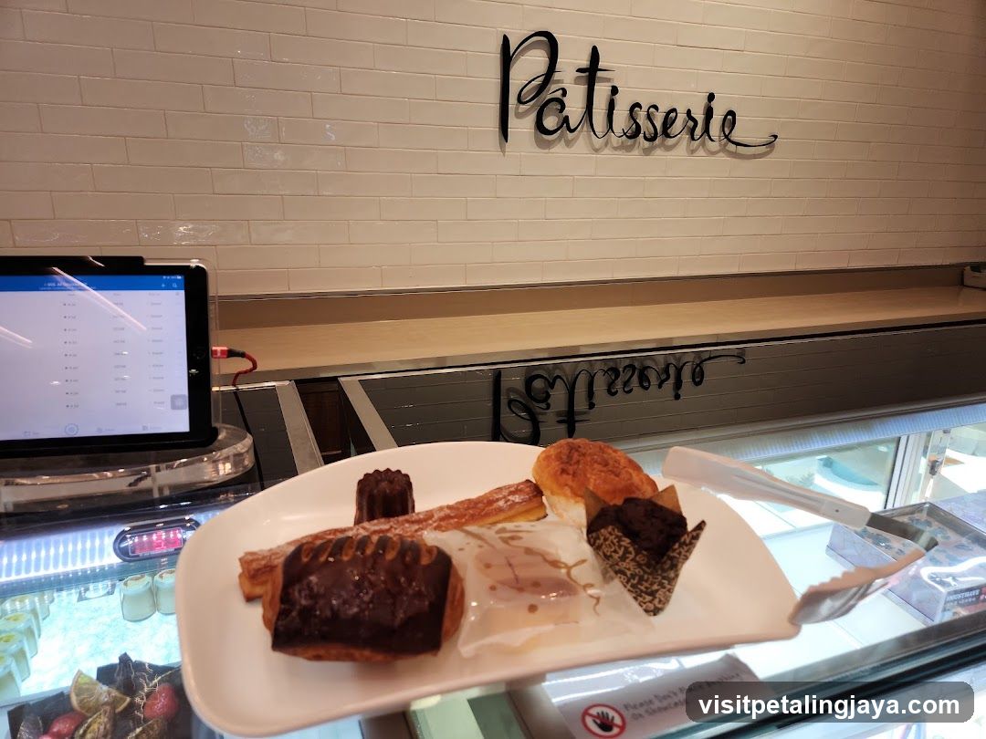 Patisserie Display