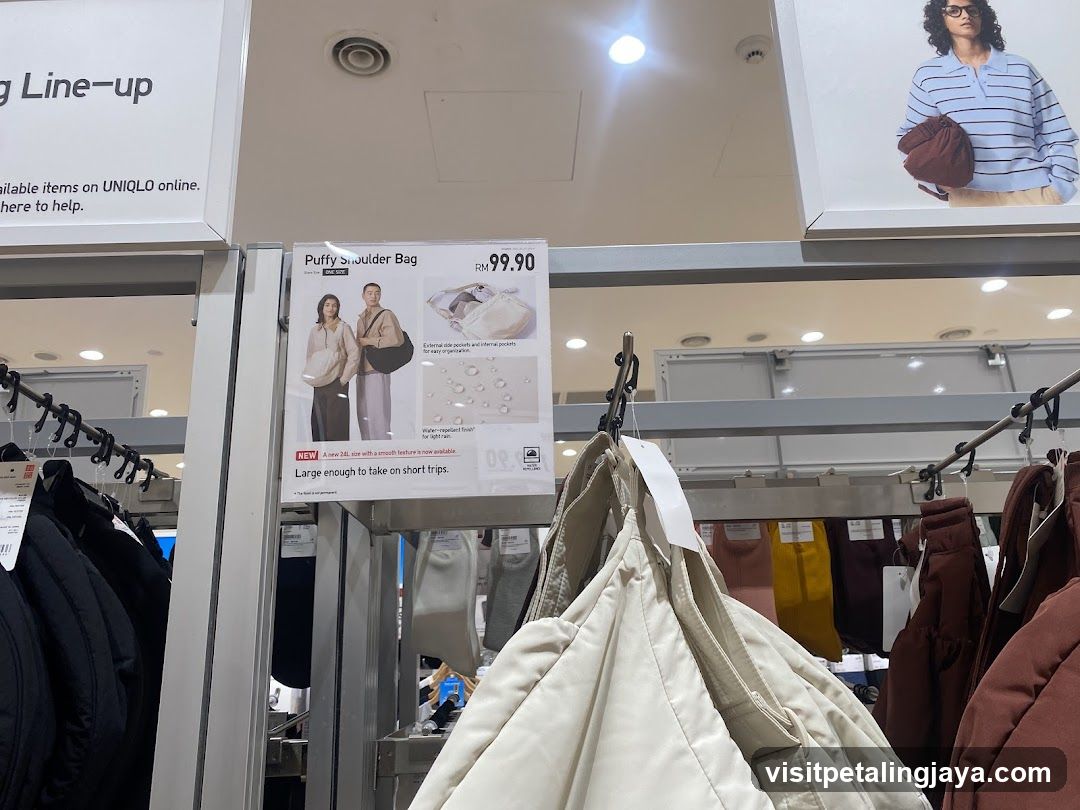 Puffy Shoulder Bag Display