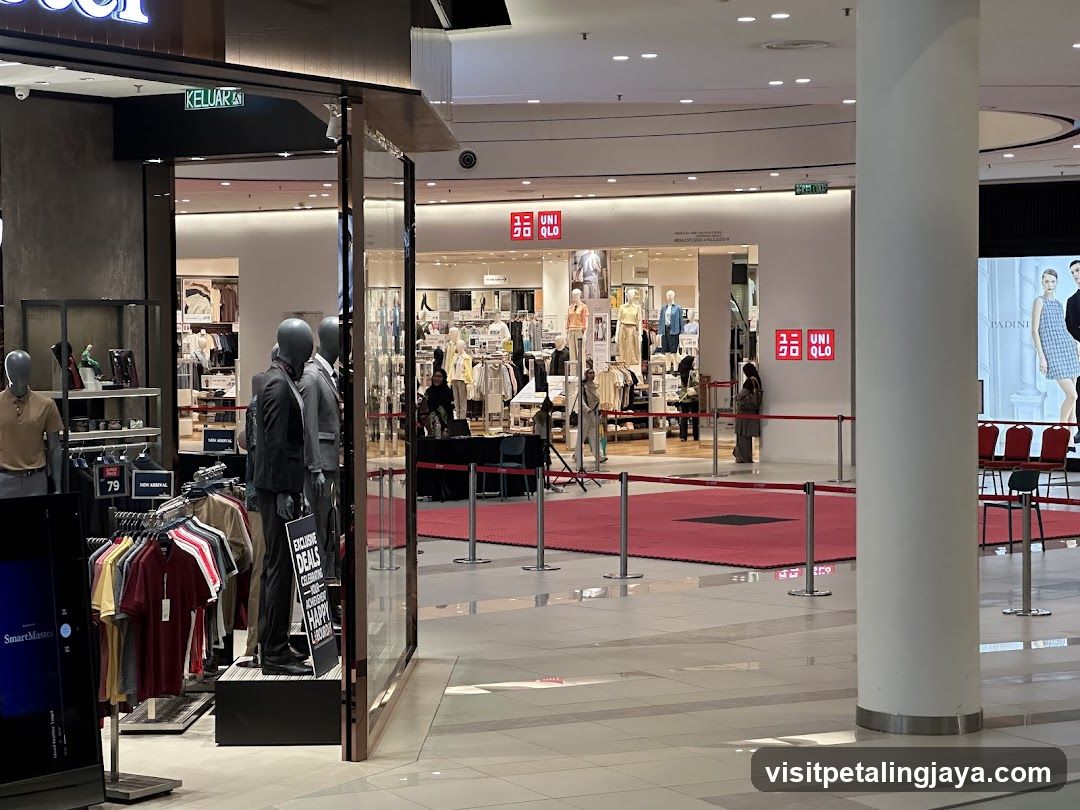 Uniqlo Store Entrance