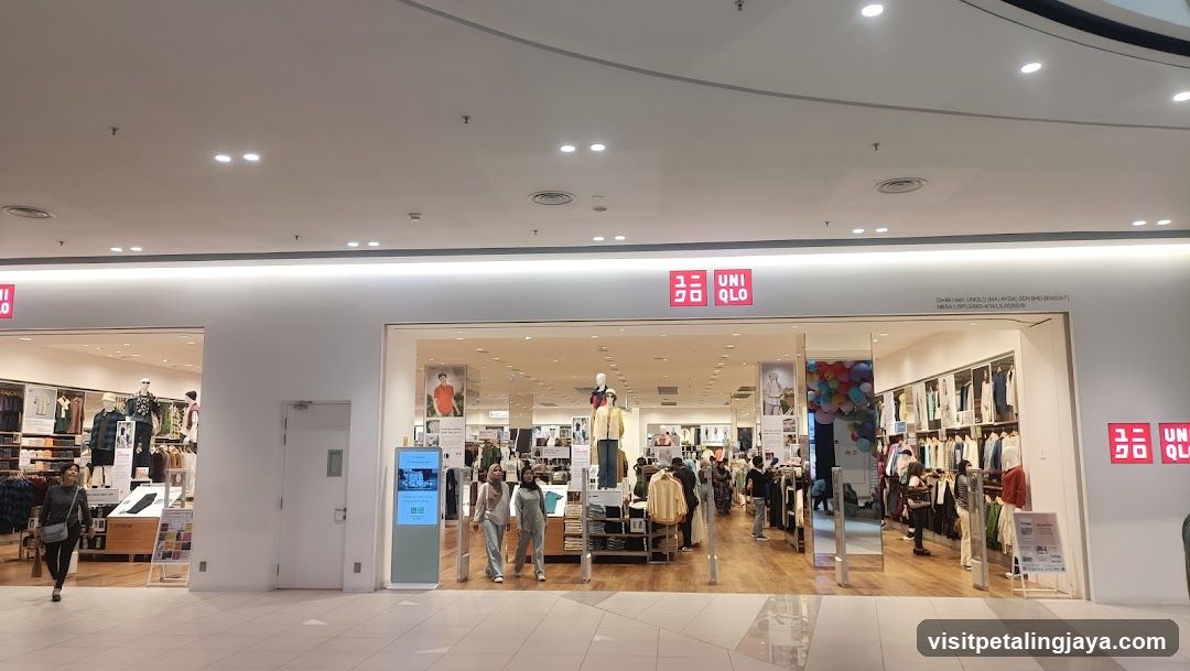 Uniqlo Storefront