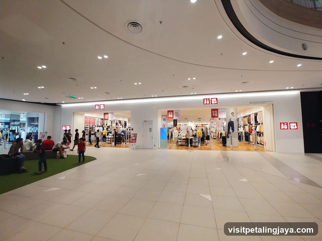 Uniqlo Storefront