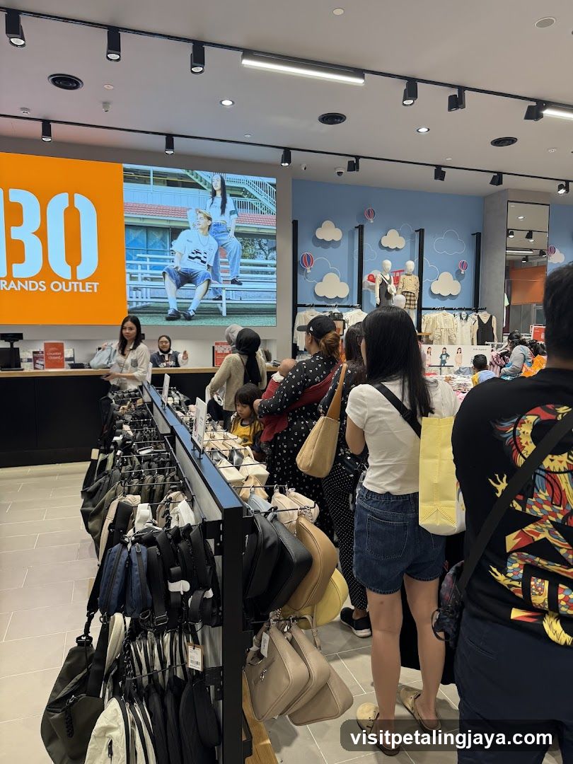 Fashion Outlet Interior