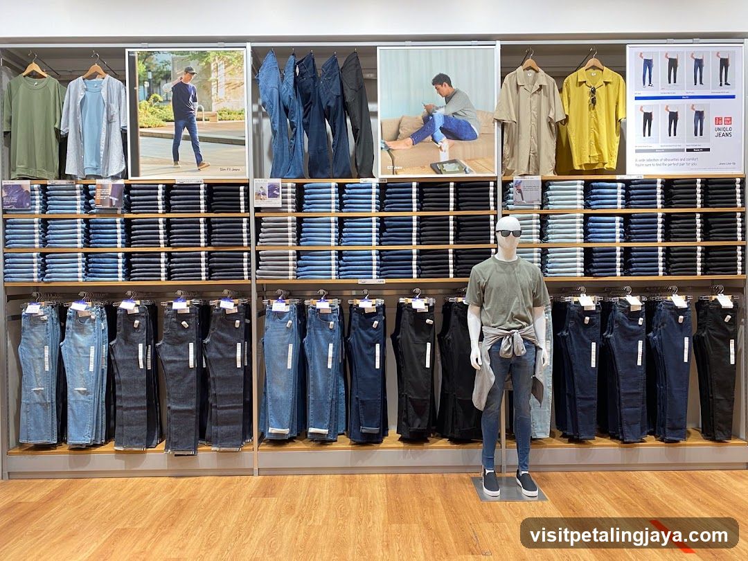 Uniqlo Jeans Display
