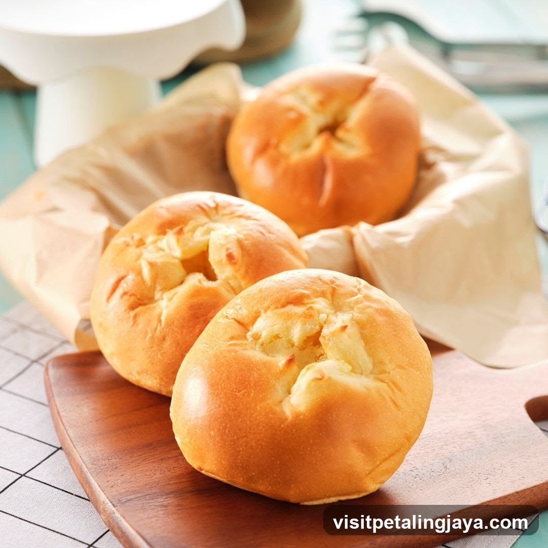 Golden Baked Buns