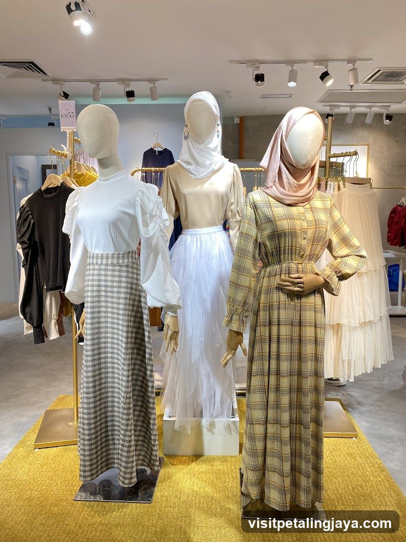 Mannequins in Modest Fashion Display