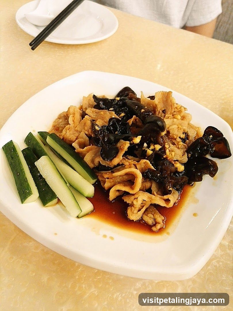 Stir-fried Pork with Wood Ear Mushrooms and Cucumber Slices