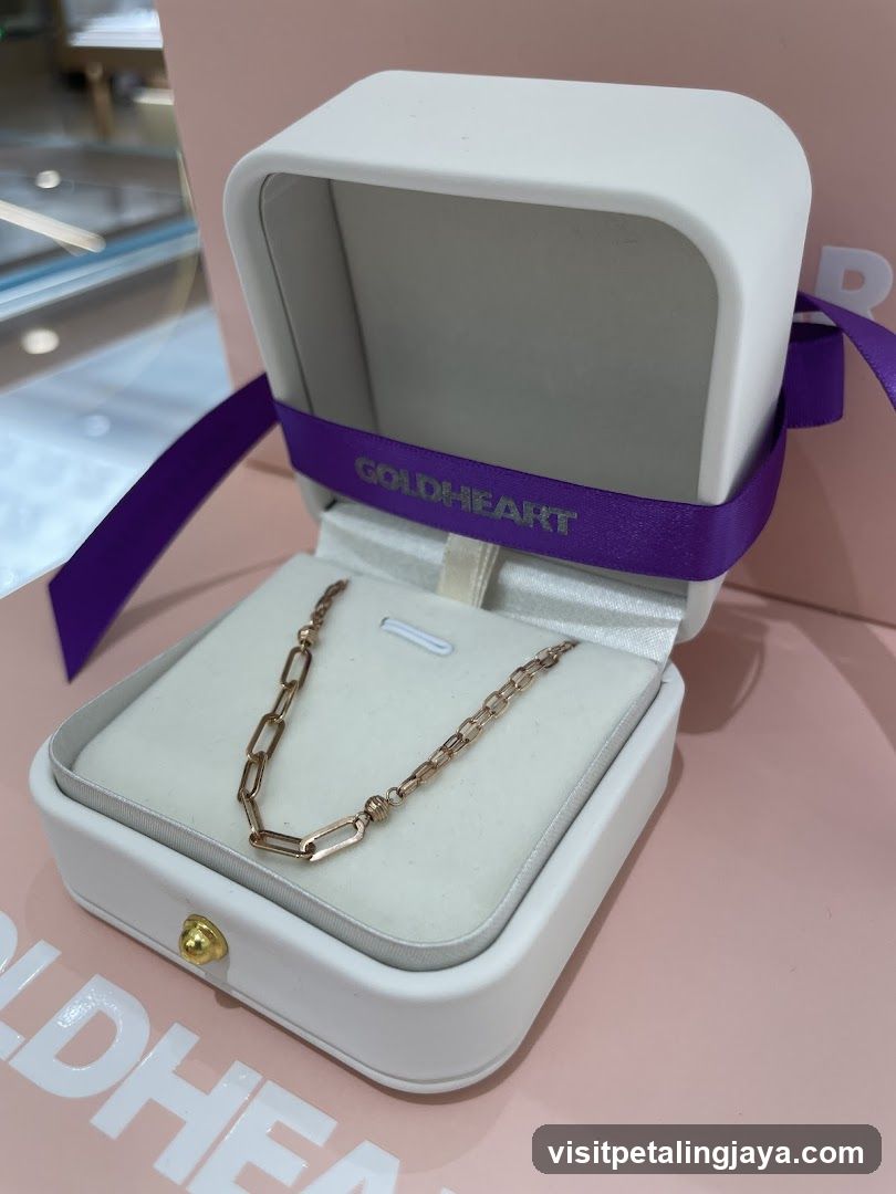 Goldheart Necklace in a Box