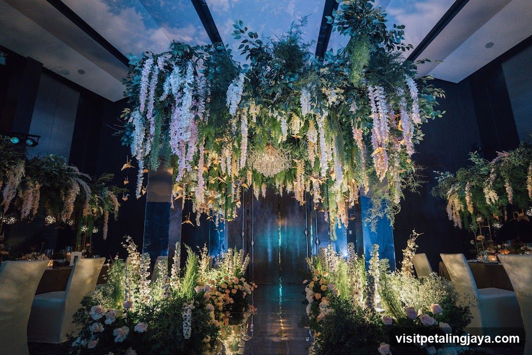 Elegant Floral Wedding Decor