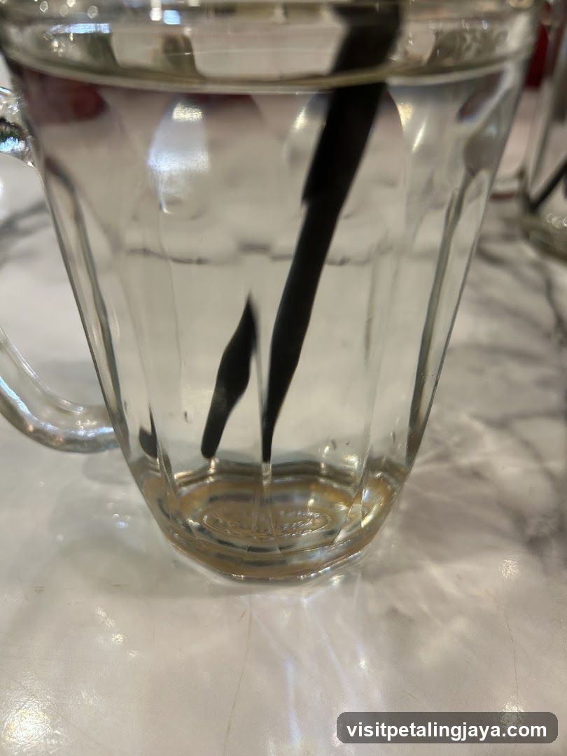 Clear glass mug with black straws
