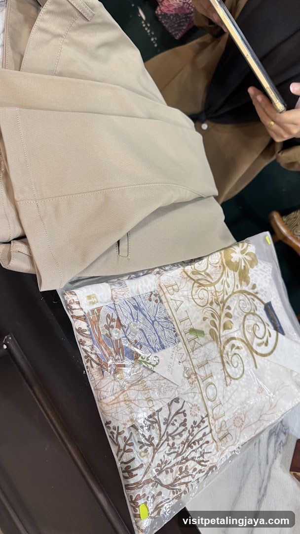 Folded Garment and Packaged Item