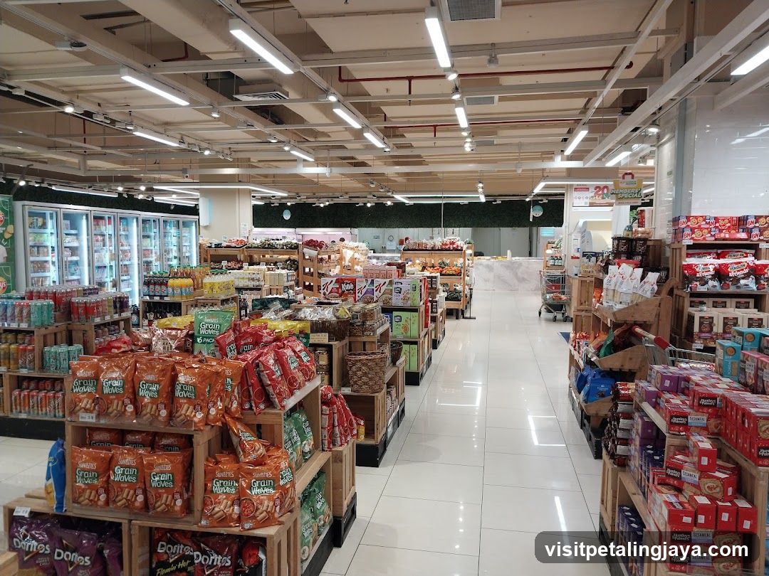 Supermarket Aisle