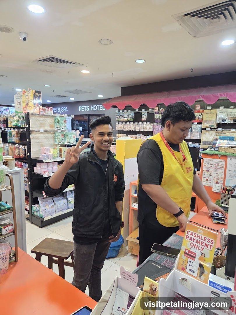 Pet Store Staff