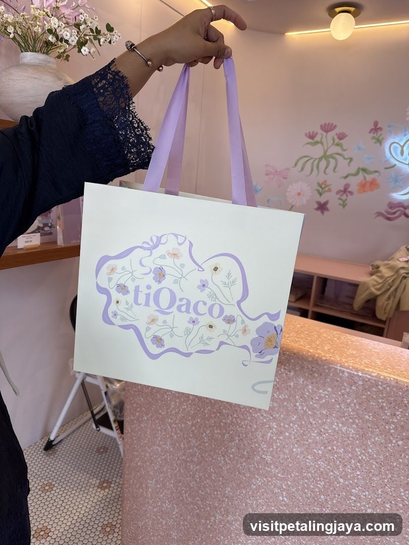 Shopping Bag with Floral Design