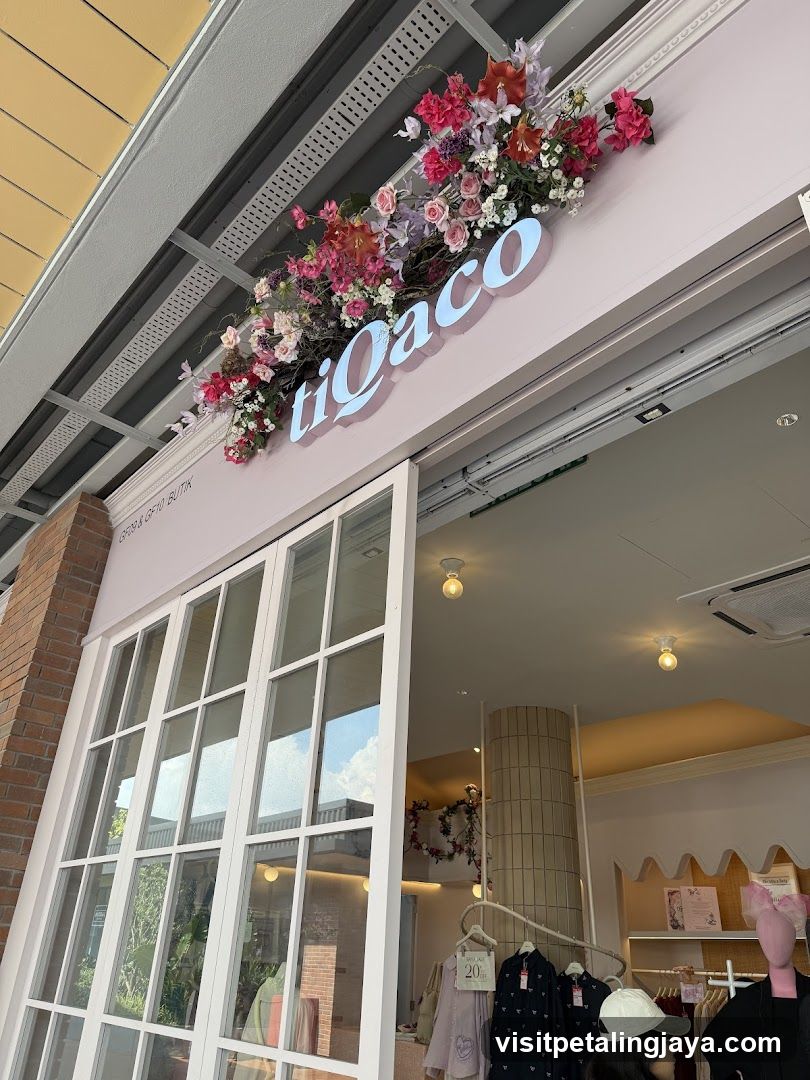 tiQaco Elmina Lakeside Mall