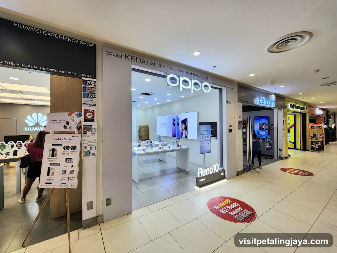 Oppo Storefront and Huawei Experience Shop